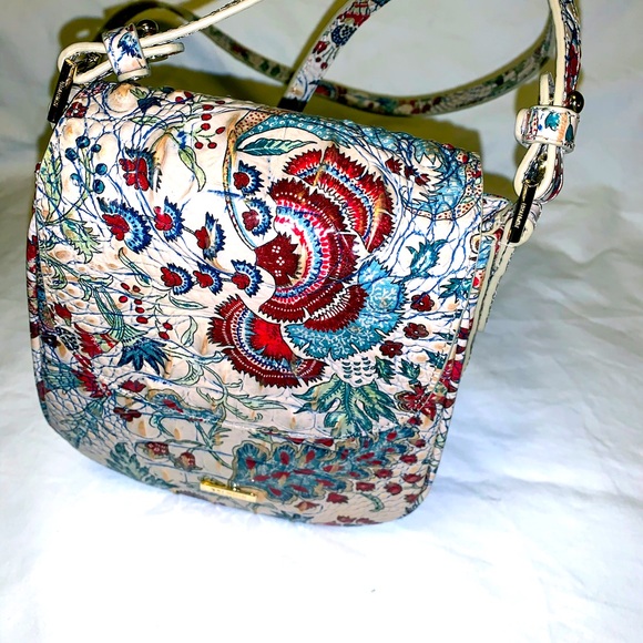 *Rare* Brahmin Brocade Melbourne Everlee Crossbody, excellent like new condition - Picture 2 of 6